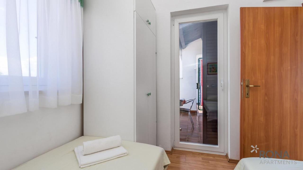 Rona Apartment Zdravko Барбарига Экстерьер фото